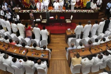 ප්රබල අමාත්යවරුන් තුන් දෙනෙක් අමාත්යධූර ප්රතික්ෂේප කරයි.. රාජපක්ෂ ප්රබලයින් හතරදෙනෙකුට අමාත්යධූර නෑ.. කැබිනට් එක පත් වෙන්නේ මෙහෙමයි.. (VIDEO)