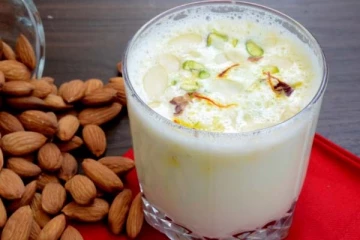 யாரெல்லாம் பாதாம் பால் குடிக்கக்கூடாது தெரியுமா? ஆபத்துக்களை ஏற்படுத்துமாம்