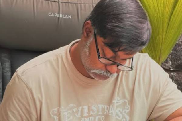 3 வருஷத்துக்கு முன் தாங்கமுடியாத வலி!! கஷ்டத்தில் இருந்து மீண்டு வந்த செல்வராகவன்.. | Selvaraghavan About His Personal Matter Video 3 வருஷத்துக்கு முன் தாங்கமுடியாத வலி!! கஷ்டத்தில் இருந்து மீண்டு வந்த செல்வராகவன்.. | Selvaraghavan About His Personal Matter Video