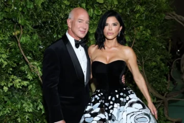 21,680 கோடிக்கு சொந்தக்காரரான அமேசான் நிறுவனர் மனைவிக்கு அளிக்கவிருக்கும் பிரம்மாண்ட திருமணப்பரிசு