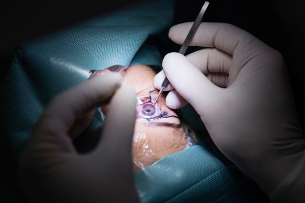 ஆயிரக்கணக்கான வெளிநாட்டவர்களின் வாழ்வில் ஒளியேற்றிய இலங்கையர்கள் - ஐபிசி தமிழ்