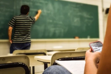 ஆசிரியர் எனும் போர்வையில் பணமோசடி! மக்களே அவதானம்