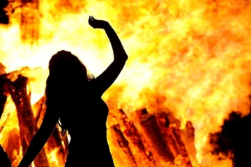 யாழில் கணவன் கண்முன்னே மனைவியின் விபரீத முடிவு