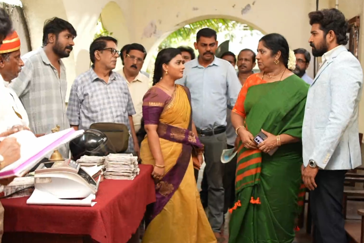 சிறகடிக்க ஆசை: சிந்தாமணி முகத்தில் கரியை பூசிய முத்து.. ரூ. 38 லட்சத்தை கட்டி வீட்டை மீட்டுவிட்டார்.. | Muthu Reclaims The House In Siragadikka Aasai