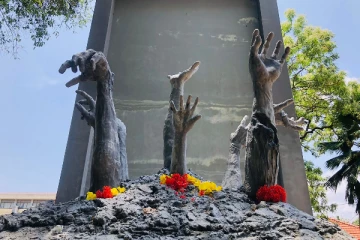 ஈகைச்சுடரேற்றி அகவணக்கத்தோடு யாழ் பல்கலையின் முள்ளிவாய்க்கால் நினைவேந்தல் (படங்கள்)