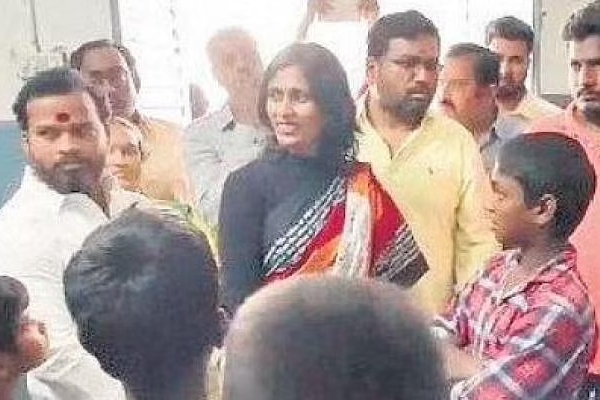 ஷங்கரின் RC15 ஷூட்டிங் திடீர் நிறுத்தம்! பள்ளியில் நடந்த படப்பிடிப்பை நிறுத்திய பெண் | Bjp Stops Shankar S Rc15 Shooting In School ஷங்கரின் RC15 ஷூட்டிங் திடீர் நிறுத்தம்! பள்ளியில் நடந்த படப்பிடிப்பை நிறுத்திய பெண் | Bjp Stops Shankar S Rc15 Shooting In School