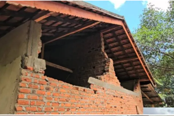 மட்டக்களப்பு பகுதியில் யானைகள் அட்டகாசத்தால் பெண்ணொருவர் கவலைக்கிடம் | A Woman Distressed Due To Elephant In Batticaloa