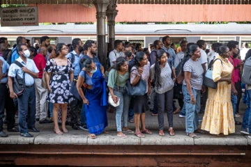 33 ரயில் சேவைகள் இரத்து ; பயணிகள் அவதி!