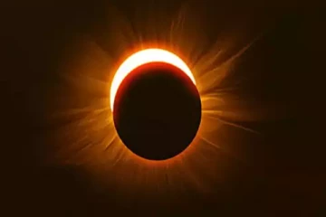 அதி சக்திவாய்ந்த சூரிய கிரகணம்! 4 கிரக சேர்க்கை.. கிரகண நாளில் இதை மட்டும் செய்து விடாதீர்கள்