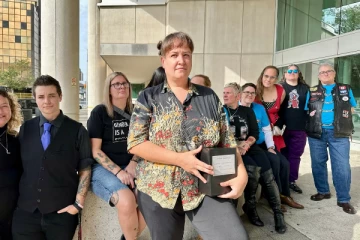 உயிருக்கு போராடிக்கொண்டிருக்கும் நபருடன் செல்பி எடுத்த கனேடியருக்கு சிறை