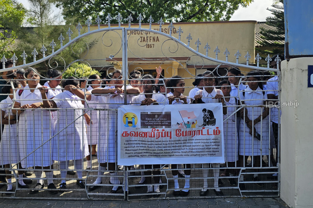 தொடர் போராட்டத்தில் குதித்த யாழ் போதனை ஊழியர்கள் | Jaffna Teaching Staff Joins Ongoing Strike