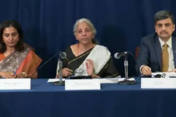 இந்திய ரூபாய் மதிப்பு சரியவில்லை.. டாலர் மதிப்புதான் உயர்ந்துள்ளது : மத்திய அமைச்சர் புதிய விளக்கம் | Nirmala Sitaraman Says About Indian Rupee