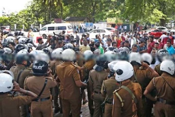 மோசடிகளுக்கு எதிராக ஆர்ப்பாட்டம்; கொழும்பில் குவிக்கப்பட்ட பொலிஸார்
