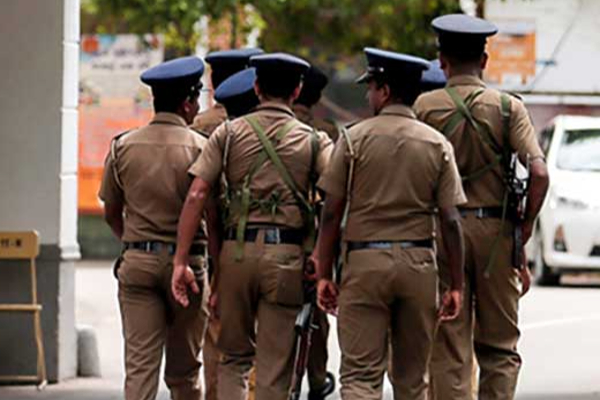 கண்டி மகாவலி ஆற்றில் மூழ்கி இரு மாணவர்கள் மாயம்: தேடுதல் நடவடிக்கை தீவிரம்! | Two Students Missing Thannekumbura Bridge In Kandy