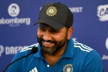 ஓய்வு எப்போது? இறுக்கிப் பிடிக்கும் பிசிசிஐ - எரிச்சலடைந்த ரோஹித்!