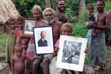 இளவரசர் பிலிப்பை புனிதராக கருதும் கிராம மக்கள்; எங்குள்ளார்கள் தெரியுமா?