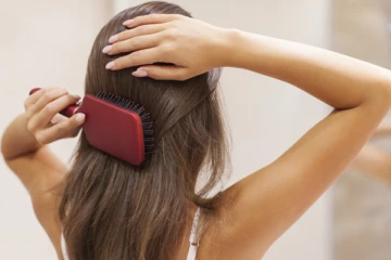 பெண்கள் தலைவாரிக் கொள்ளுவதில் இவ்வளவு நன்மையா?