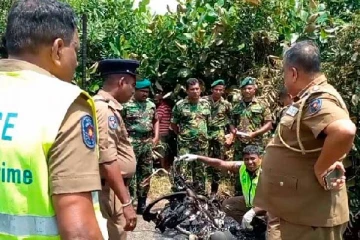 தீ வைத்து எரிக்கப்பட்ட மோட்டார் சைக்கிள் மீட்பு!