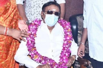 வாய்ப்பு கொடுத்த விஜயகாந்தை அடிக்கனுமா... 32 வருட ரகசியத்தை உடைத்த பிரபல நடிகர்..