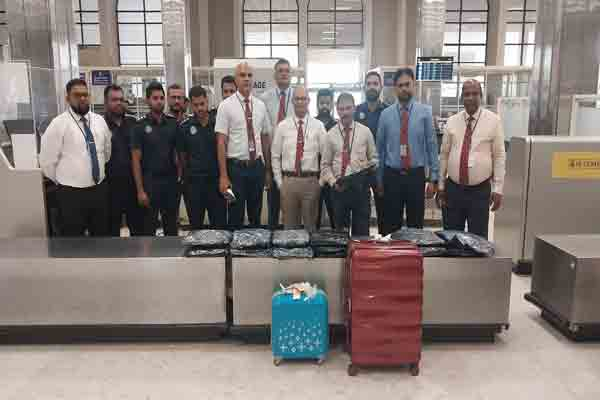 கட்டுநாயக்காவில் தரையிறங்கிய இலங்கையர் கைது | Passenger Arrested At The Katunayake Airport