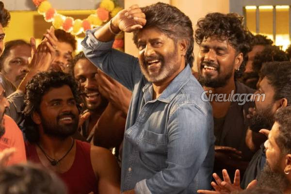 கூலி படம் நாளை ரிலீஸ் ஆகவுள்ள நிலையில் ரஜினி எங்கே சென்றுள்ளார் பாருங்க... புகைப்படத்துடன் இதோ | Rajinikanth Went Bangalore Before Coolie Release