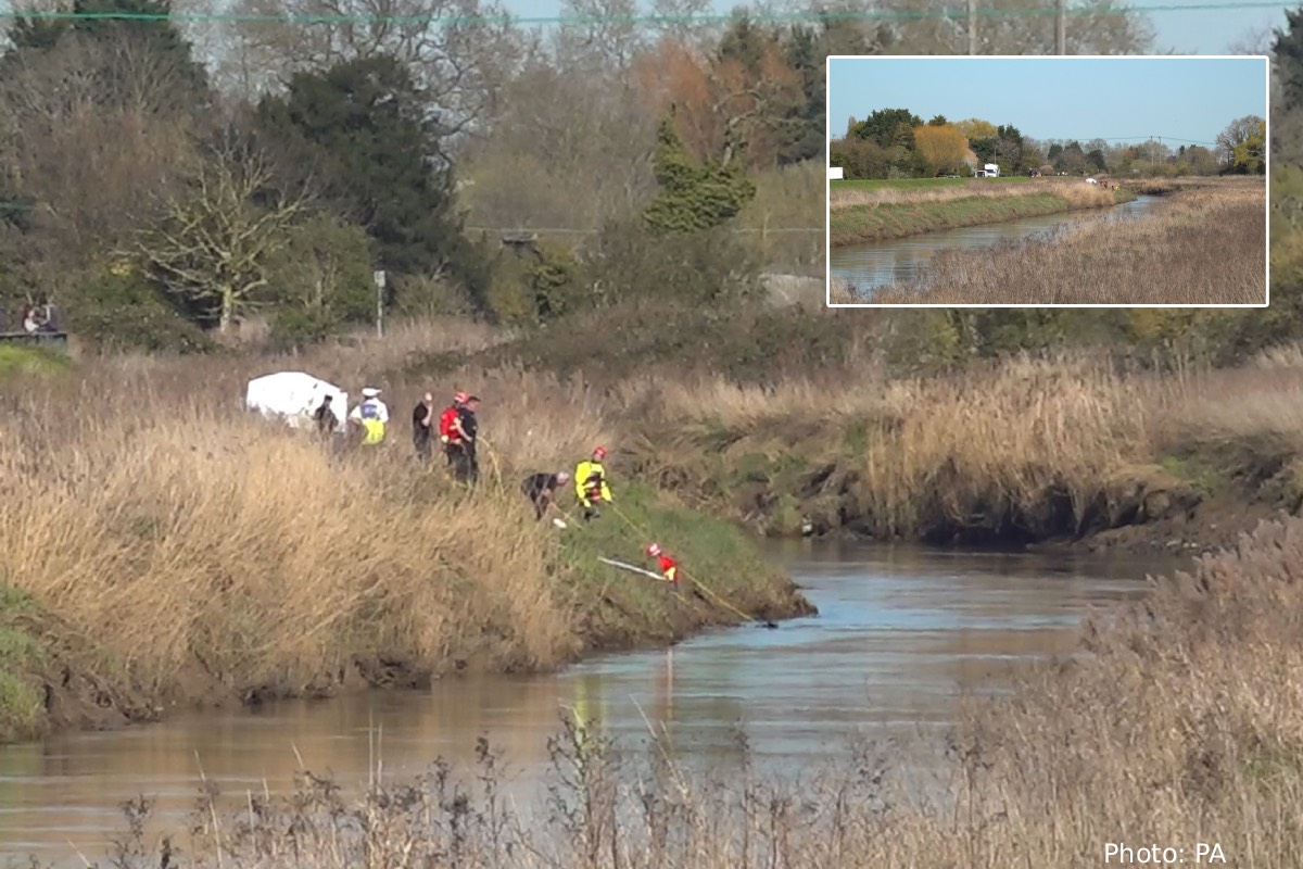 பிரித்தானியாவில் 5 சிறுவர்களுடன் ஆற்றில் பாய்ந்த கார்: சிறுமியின் உடல் மீட்பு | Car Plunges Into River In Uk Teen S Body Recovered