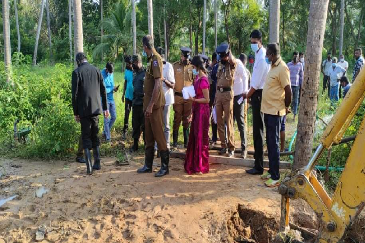வீட்டுத் தோட்டத்தில் காத்திருந்த ஷாக் ; நீண்டகாலம் அரங்கேறிய செயல் அம்பலம் | Shocking Secret Exposed After Years At Home வீட்டுத் தோட்டத்தில் காத்திருந்த ஷாக் ; நீண்டகாலம் அரங்கேறிய செயல் அம்பலம் | Shocking Secret Exposed After Years At Home