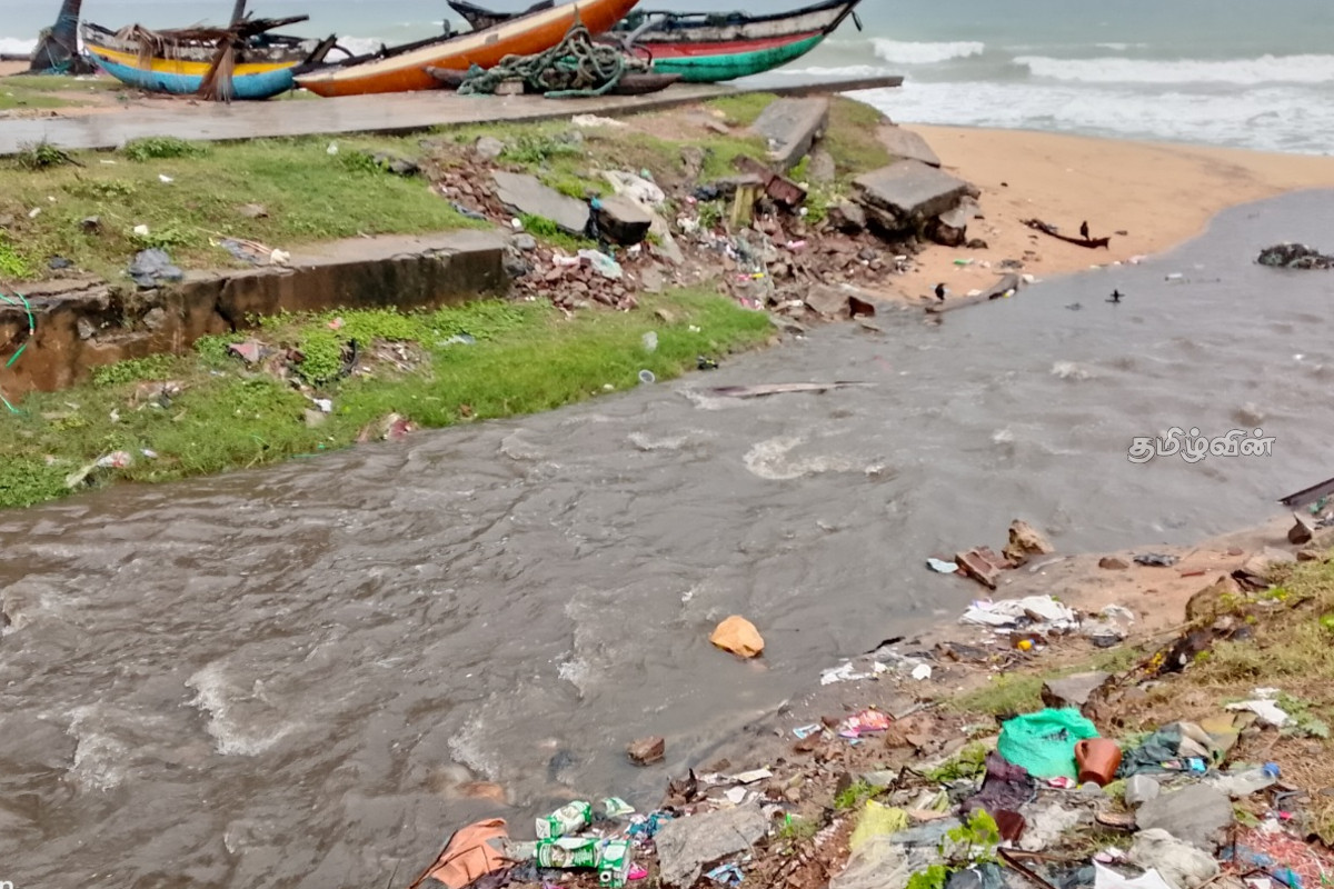 அம்பாறையில் அதிகரித்துள்ள கடல் கொந்தளிப்பு - பொதுமக்களுக்கு விடுக்கப்பட்ட விசேட எச்சரிக்கை | Increased Sea Turbulence In Ampara அம்பாறையில் அதிகரித்துள்ள கடல் கொந்தளிப்பு - பொதுமக்களுக்கு விடுக்கப்பட்ட விசேட எச்சரிக்கை | Increased Sea Turbulence In Ampara