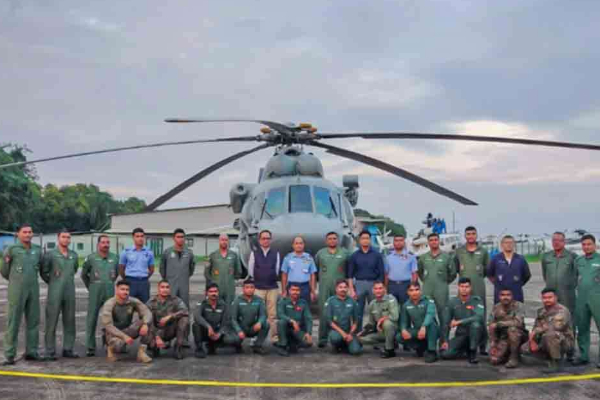 திருகோணமலையை வந்தடைந்த இந்திய INS சுகன்யா | India Aircraft Donates Relief To Flood Victims