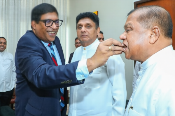 ரவி கருணாநாயக்கவுக்காக சஜித் ஏற்பாடு செய்த கொண்டாட்டம்.. பின்னணியில் நடந்த அரசியல் பேச்சுக்கள் | Ravi Karunanayake Birthday Sajith Political Talks