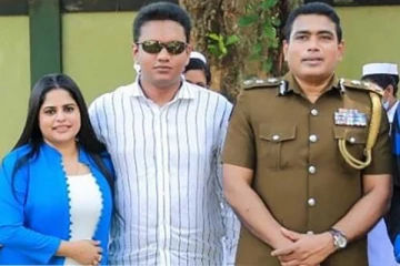 තිළිණි ප්‍රියමාලි ගෙයි අජිත් රෝහණ ගෙයි ඡායාරූපයක් සමාජ මාධ්‍ය කළඹයි..(PHOTOS)