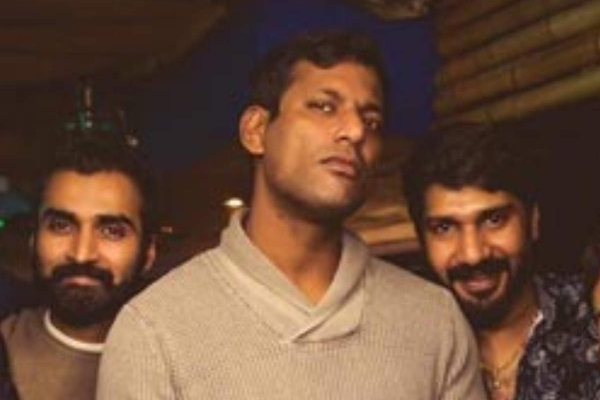 விஷாலின் நட்பு வட்டாரத்திற்குள் ஏற்பட்ட விரிசல்.. காரணம் பணம் தானா | Vishal Had Conflict With Ramana And Nandha