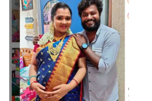 கர்ப்பமாக இருக்கும் தெய்வமகள் சீரியல் நடிகை! கணவருடன் வெளியிட்ட அழகிய புகைப்படம்.... குவியும் வாழ்த்துக்கள் | Sun Tv Famus Serial Actress Announced Her
