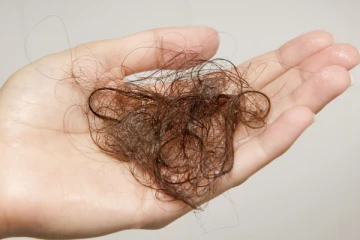 உங்களுக்கு கொத்து கொத்தா தலைமுடி கொட்டுதா? இந்த ஒரே ஒரு உணவு பெருள் போதும்... இனி முடி கொட்டாதாம்?