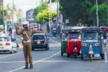 கொழும்பு முச்சக்கரவண்டியில் பொலிஸாருக்கு காத்திருந்த அதிர்ச்சி!