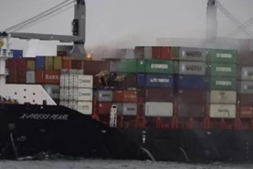 கொழும்பு துறைமுகத்தில் திடீரென பாரிய வெடிப்பு சத்ததுடன் தீப்பற்றி எரிந்த கப்பல்