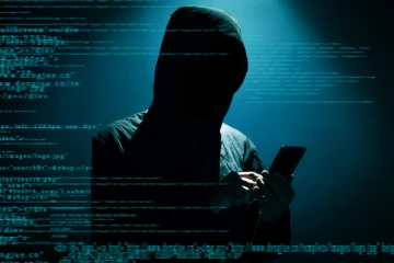கையடக்க தொலைபேசி செயலியினால் மூவர் கைது