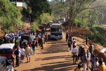 18 நாட்களுக்குப் பின் திறக்கப்பட்ட நாவலப்பிட்டி – கண்டி வீதி