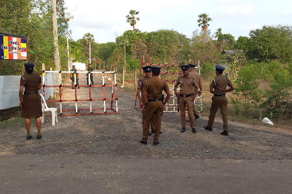 யாழ் தையிட்டியில் பொலிஸார் குவிப்பு; போராட்டகாரர்களை பார்க்க சென்ற இருவர் கைது! | Police Build Up In Jaffna Arrested Two People