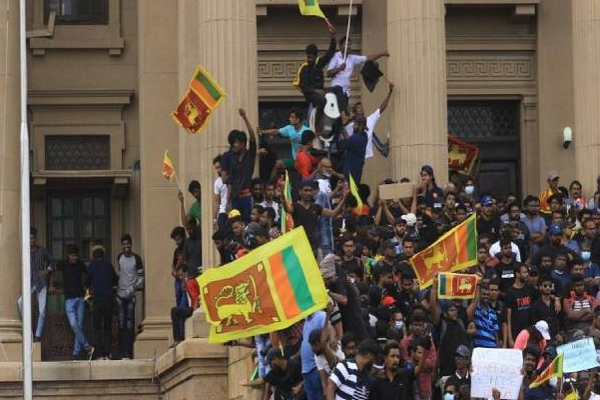 அதிகாலையில் சுற்றி திரியும் வெள்ளை வான்! வெளியான திடுக்கிடும் தகவல் | White Van Wander Around Sri Lanka Shocking News