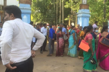 யாழில் பரீட்சை மதிப்பீட்டு கடமையில் ஈடுபட்ட ஆசிரியர்கள் போராட்டம்(Photo)