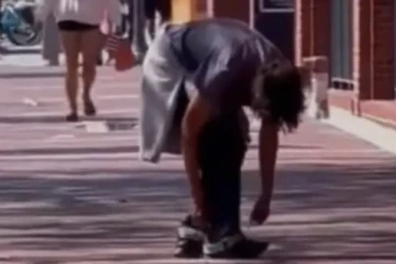 ஜாம்பிக்கள் போல சாலைகளில் திரியும் மக்கள்;அமெரிக்காவில் அதிர்ச்சி!(Video)