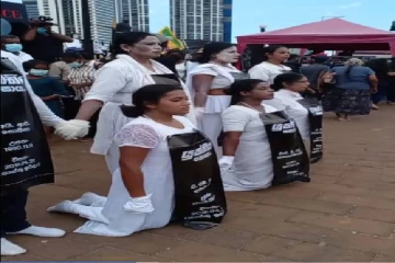 ஈஸ்டர் தாக்குதலுக்கு நீதி கோரி  நூதன பேரணி (Photos)