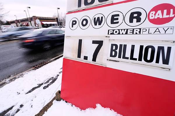 கடுமையான விதிகள்... லொட்டறியில் 1.82 பில்லியன் டொலர் பரிசாக வென்றவர் பரிதவிப்பு | Powerball Winner Faces Agonizing Wait