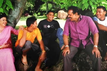 காட்டுக்குள் அமைக்கப்பட்ட பங்களாவில் பதுங்கியிருக்கும் ராஜபக்ஷ குடும்பம்