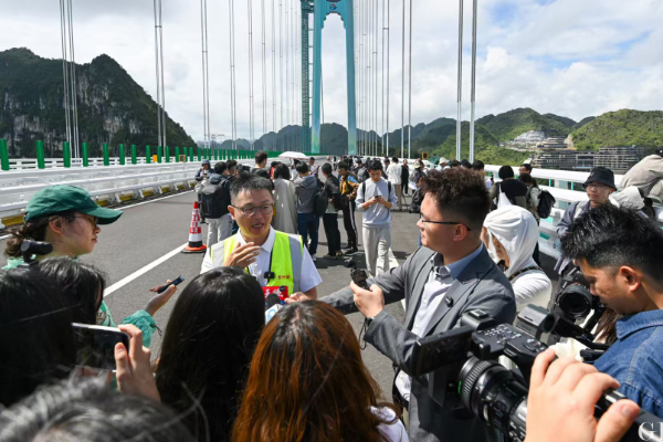 චීනයේ ලොව උසම පාලම විවෘත වෙයි | World S Tallest Bridge Opens In China
