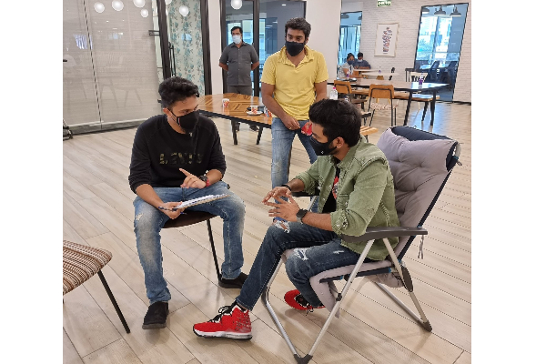 தனுஷின் D43 படத்திலிருந்து வெளியான லேட்டஸ்ட் புகைப்படம் - வதந்திகளுக்கு முற்றுப்புள்ளி வைத்த படக்குழு | Photo Says Karthik Naren Not Got Out From D43