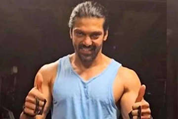 நடிகர் ஆர்யாவா இது, மாஸ் வொர்க் அவுட் வீடியோ வெளியிட்டு மிரள வைத்த பிரபலம்- எப்படி இருக்கார் பாருங்க