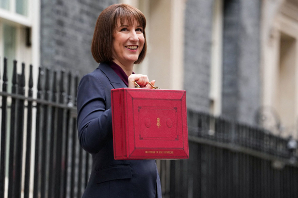 பிரித்தானியாவில் வரி உயர்வு; இடம்பெயரும் செல்வந்தர்கள் ? | Tax Hike In Britain Will The Wealthy Migrate