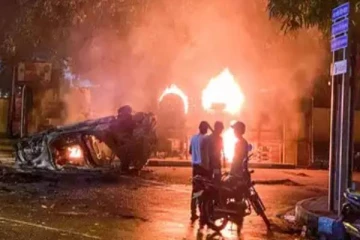 மஹிந்தவின் பூர்வீக வீட்டை தீக்கிரையாகிய ஆர்ப்பாட்டக்காரர்கள்!